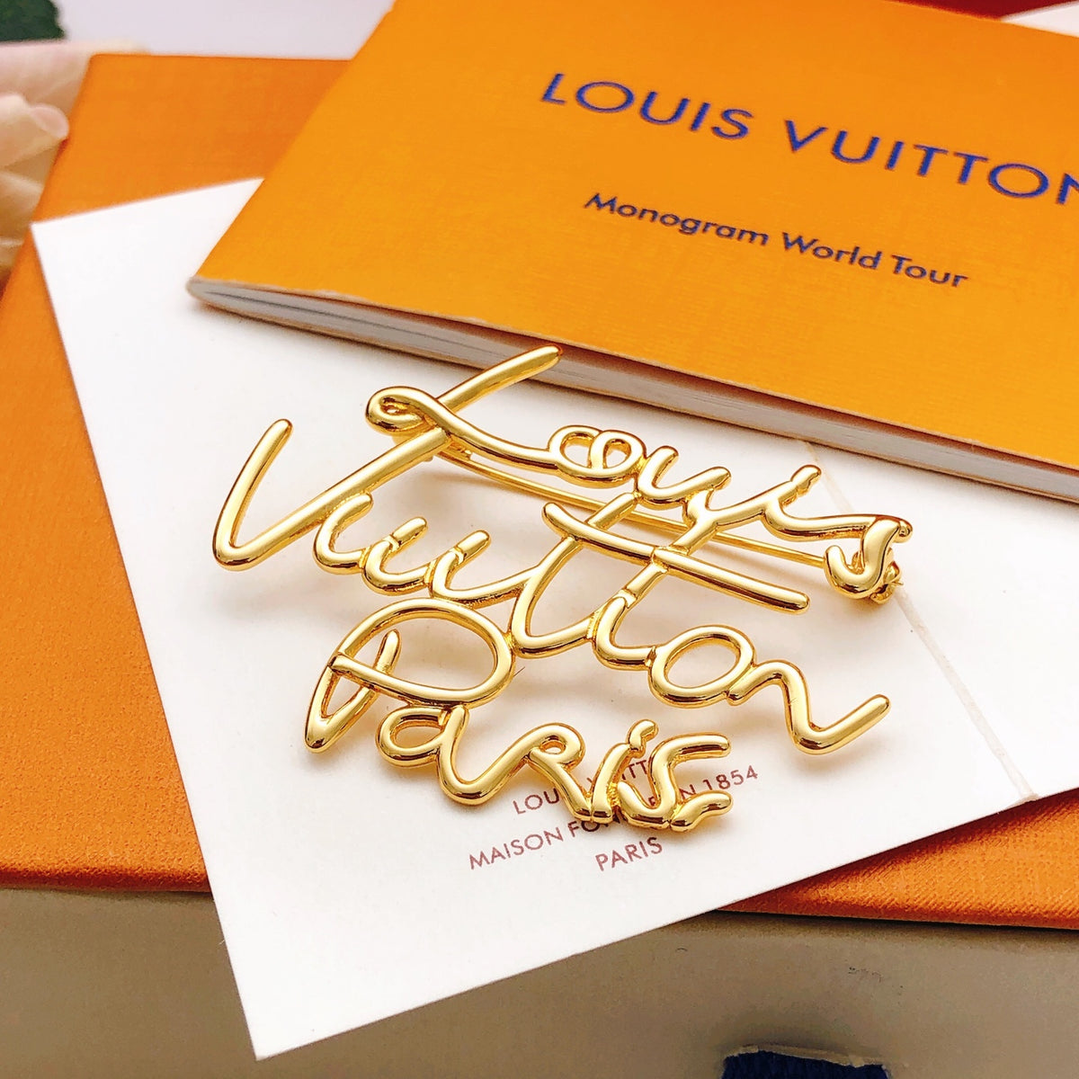 Geometric Emblem Brooch in Gold-Tone – Design 005 side detail
