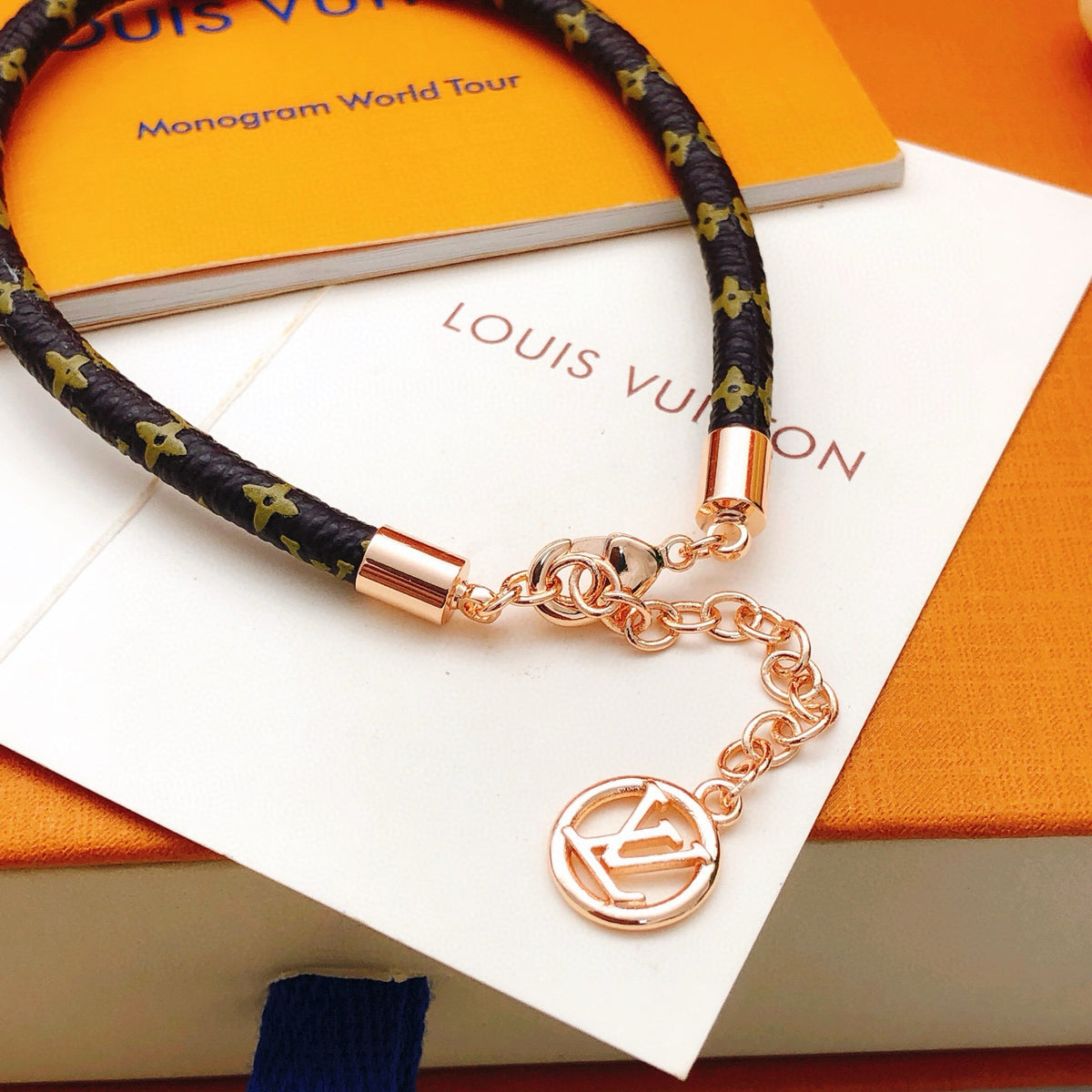 Heart Bangle in Rose-Gold-Tone – Rose Gold Detail side detail