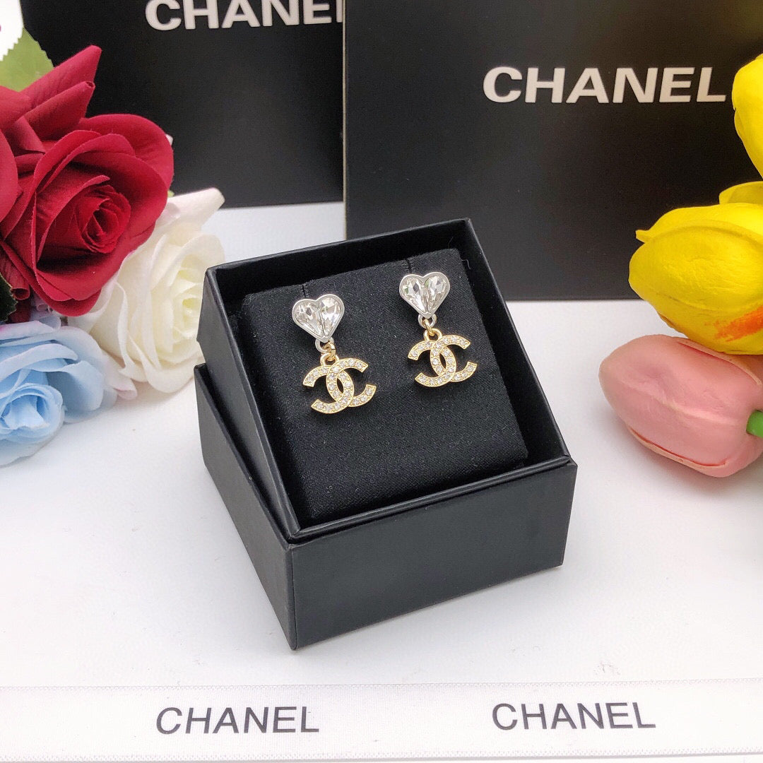 Double-C Emblem Jewelry Accessory in Gold-Tone – Heart Detail main product view