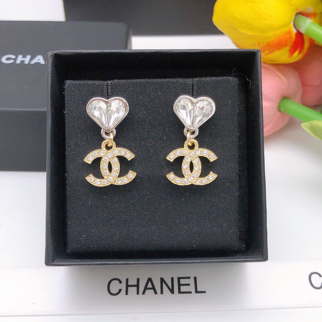 Double-C Emblem Jewelry Accessory in Gold-Tone – Heart Detail front product view