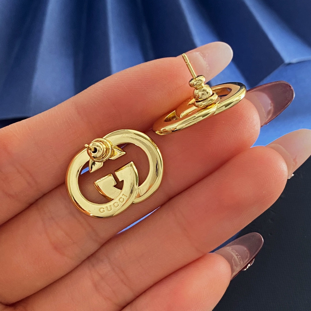 Double-G Emblem Brooch in Gold-Tone – Crystal Detail front product view