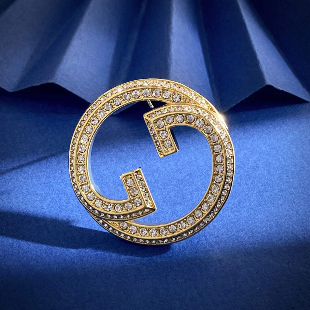 Double-G Emblem Brooch in Gold-Tone – Crystal Detail – Design 002 main product view