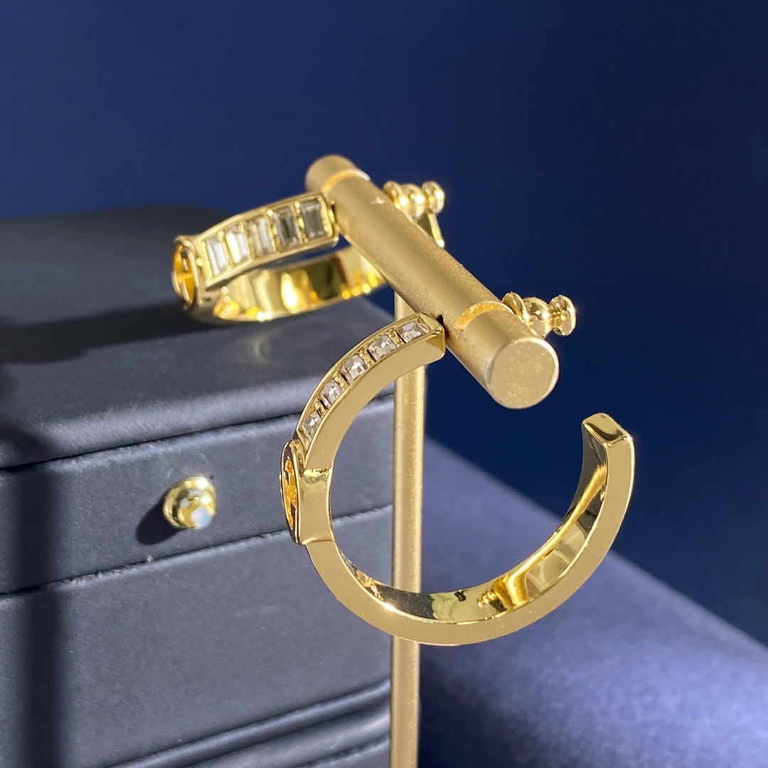 Double-G Emblem Statement Earrings in Gold-Tone – Design 002 close-up detail