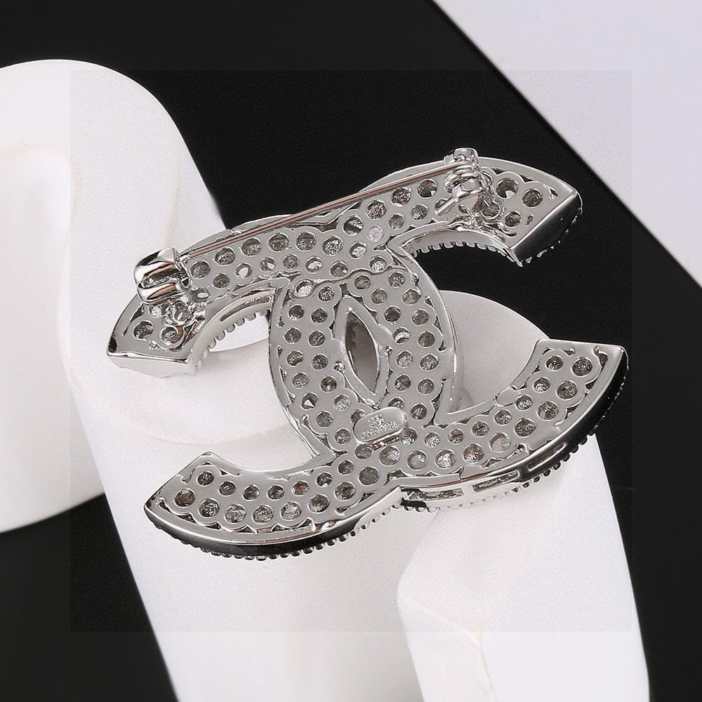 Double-C Emblem Brooch in Gold-Tone – Design 013 detail view