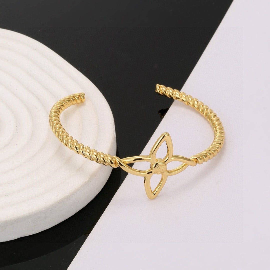Clover Bangle in Polished Metal-Tone – Clover Detail – Design 009 main product view