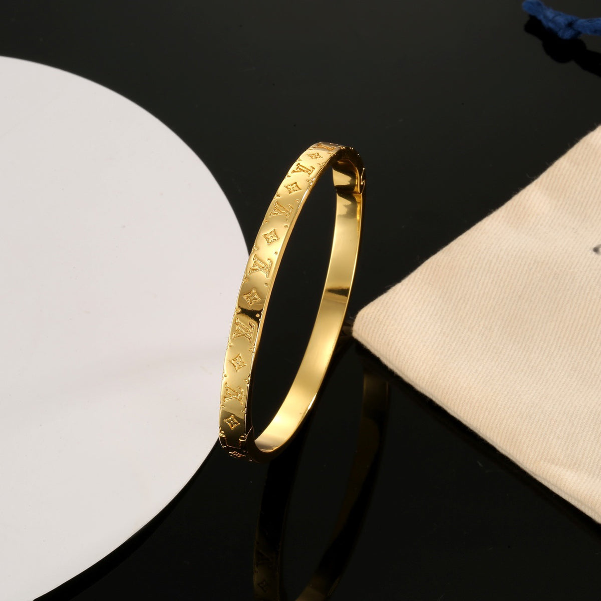 Clover Bangle in Polished Metal-Tone – Clover Detail – Design 008 styled product view