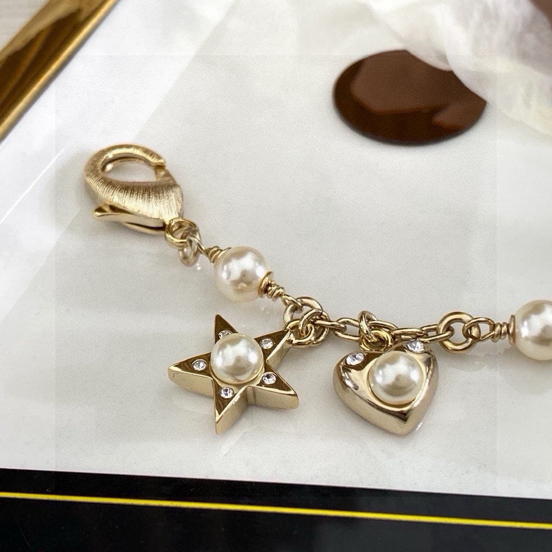 Letter Bracelet in Polished Metal-Tone – Design 003 detail view