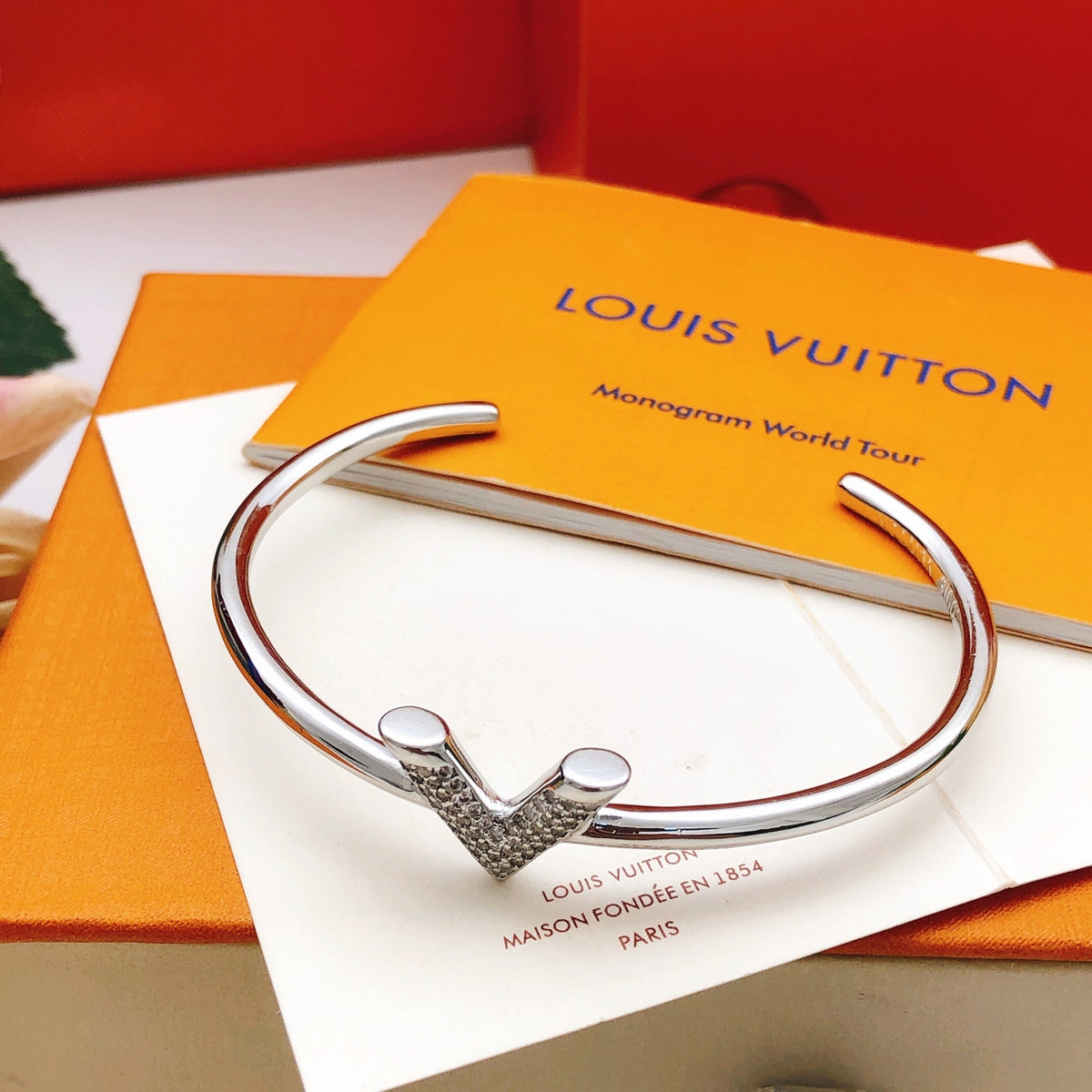 Geometric Emblem Bangle in Gold-Tone – Design 003 detail view