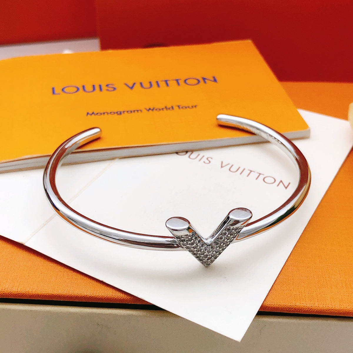 Geometric Emblem Bangle in Gold-Tone – Design 003 side detail