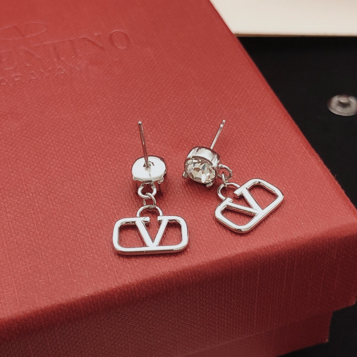 Signature Emblem Jewelry Accessory – Design 02 detail view