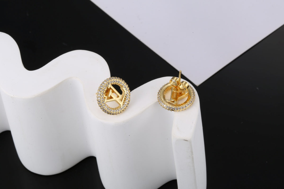 Letter Emblem Brooch in Polished Metal-Tone – Design 003 detail view