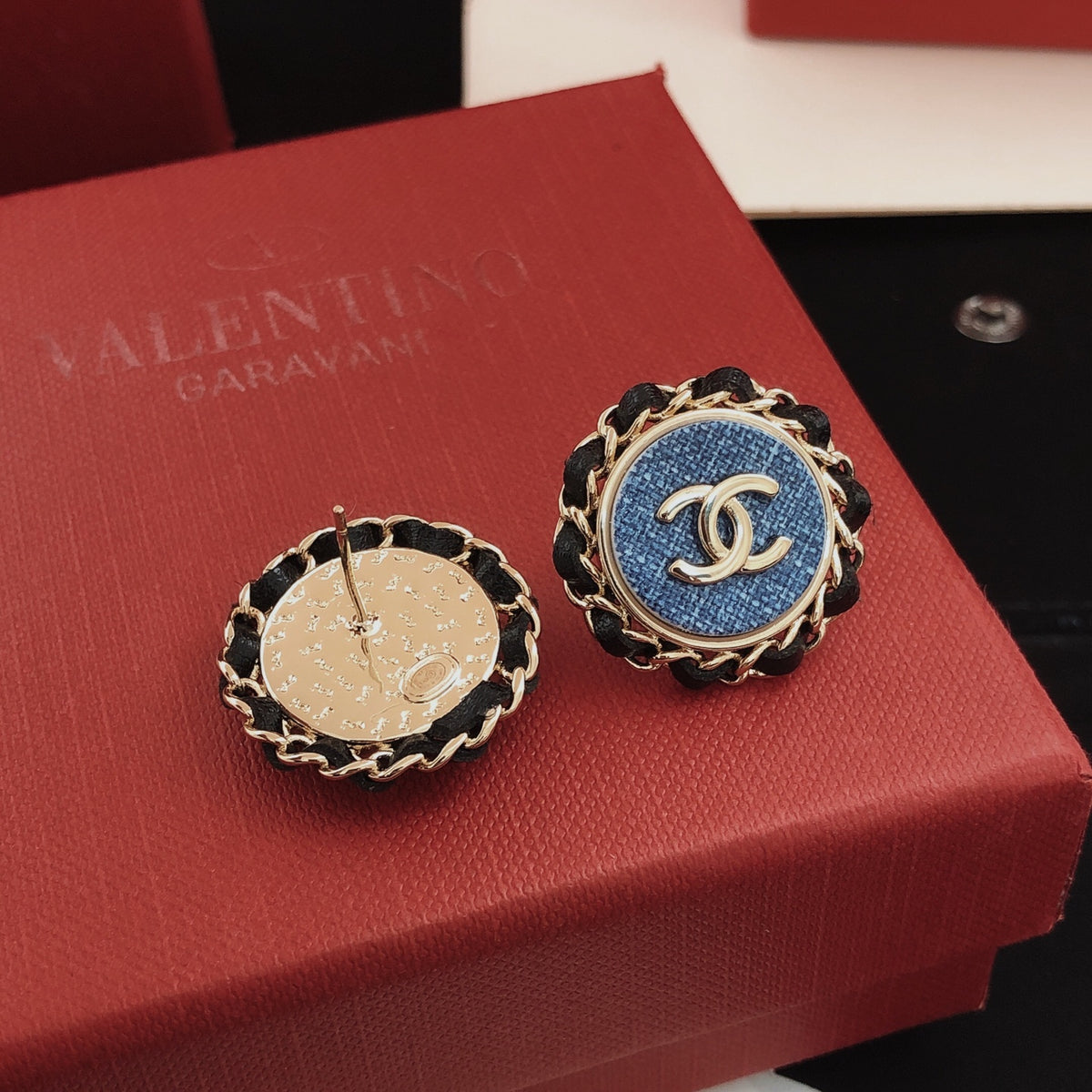Round Stud Earrings in Gold-Tone – Blue Detail – Design 003 detail view