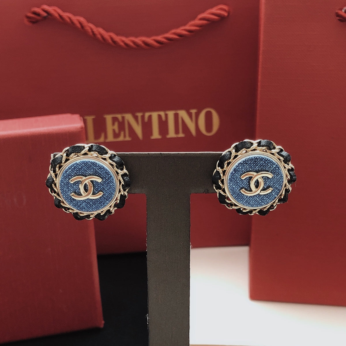 Round Stud Earrings in Gold-Tone – Blue Detail – Design 003 close-up detail