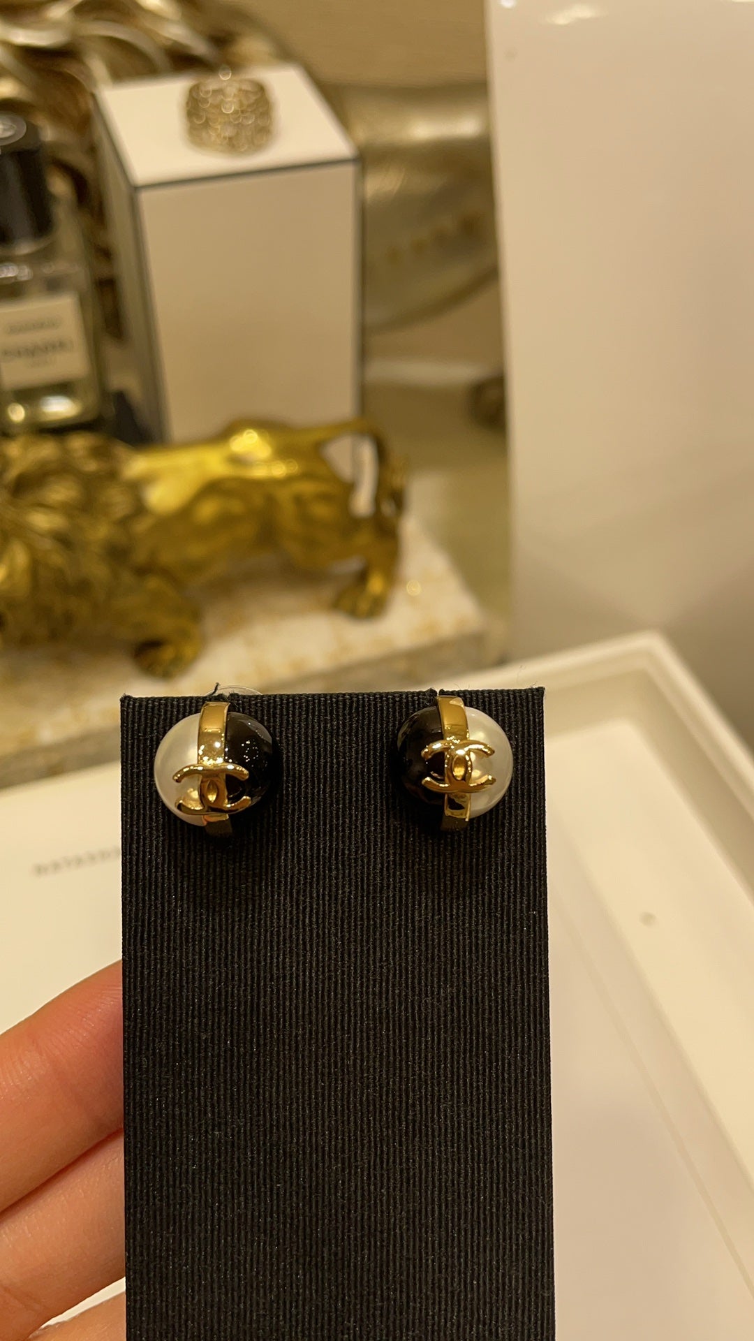Double-C Emblem Stud Earrings in Polished Metal-Tone – Black Detail – Design 002 side detail