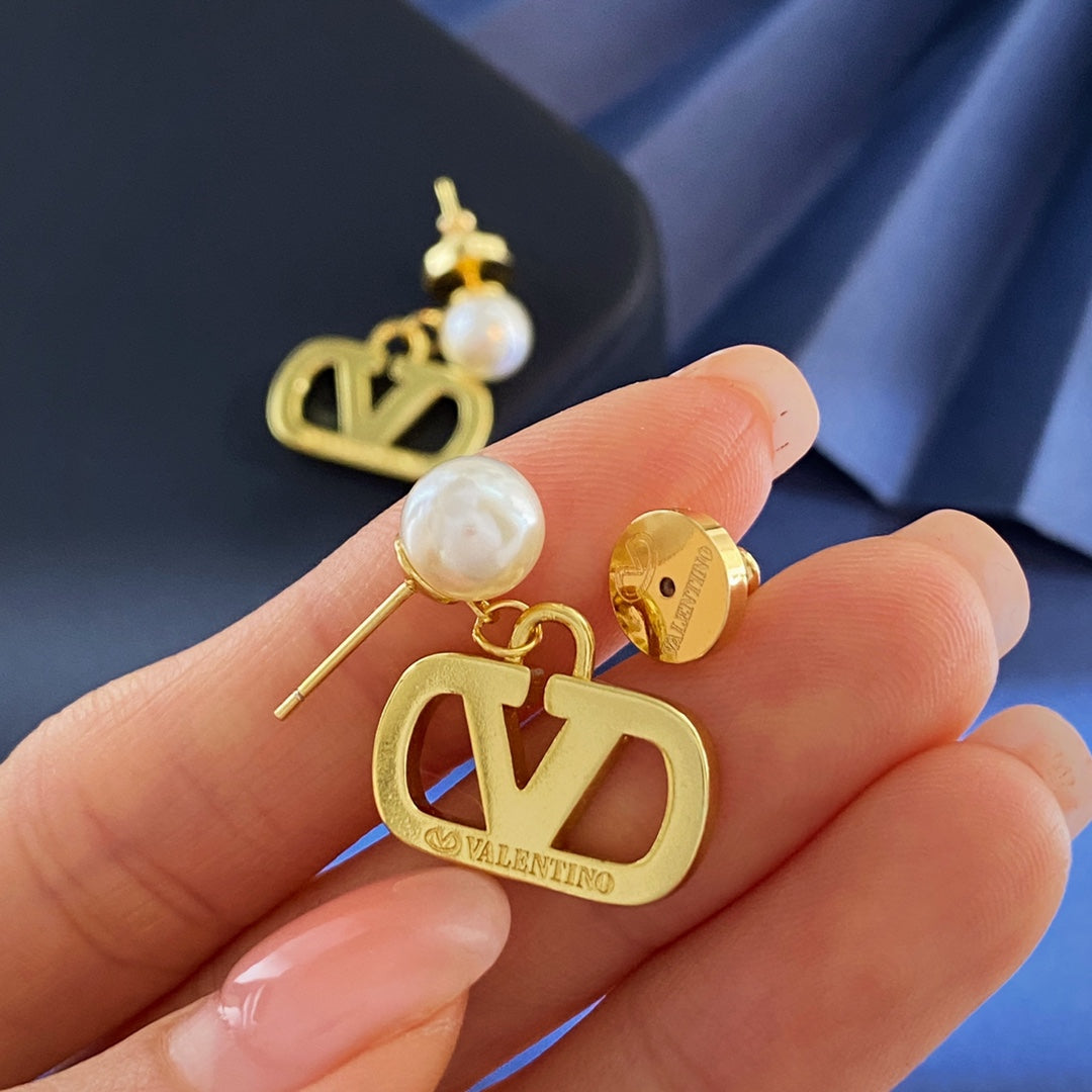 V Emblem Jewelry Accessory – White – Design 02 styled detail