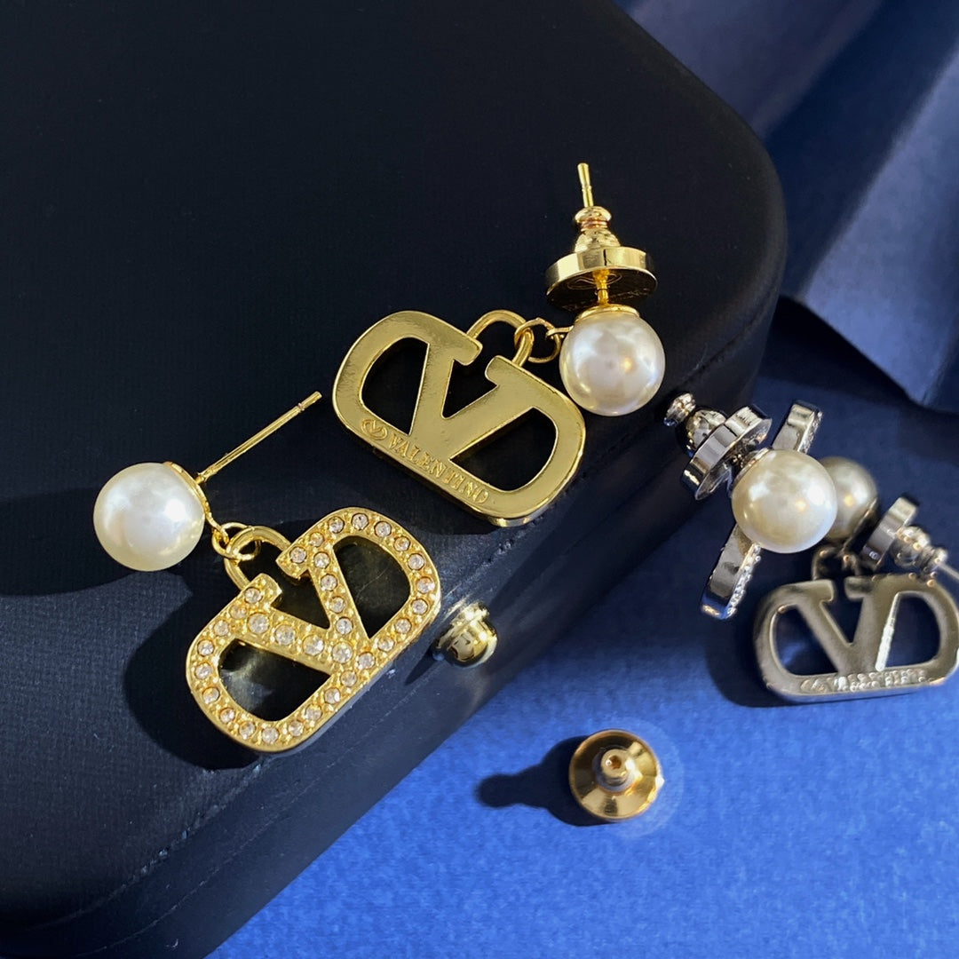 V Emblem Jewelry Accessory – White – Design 02 main product view