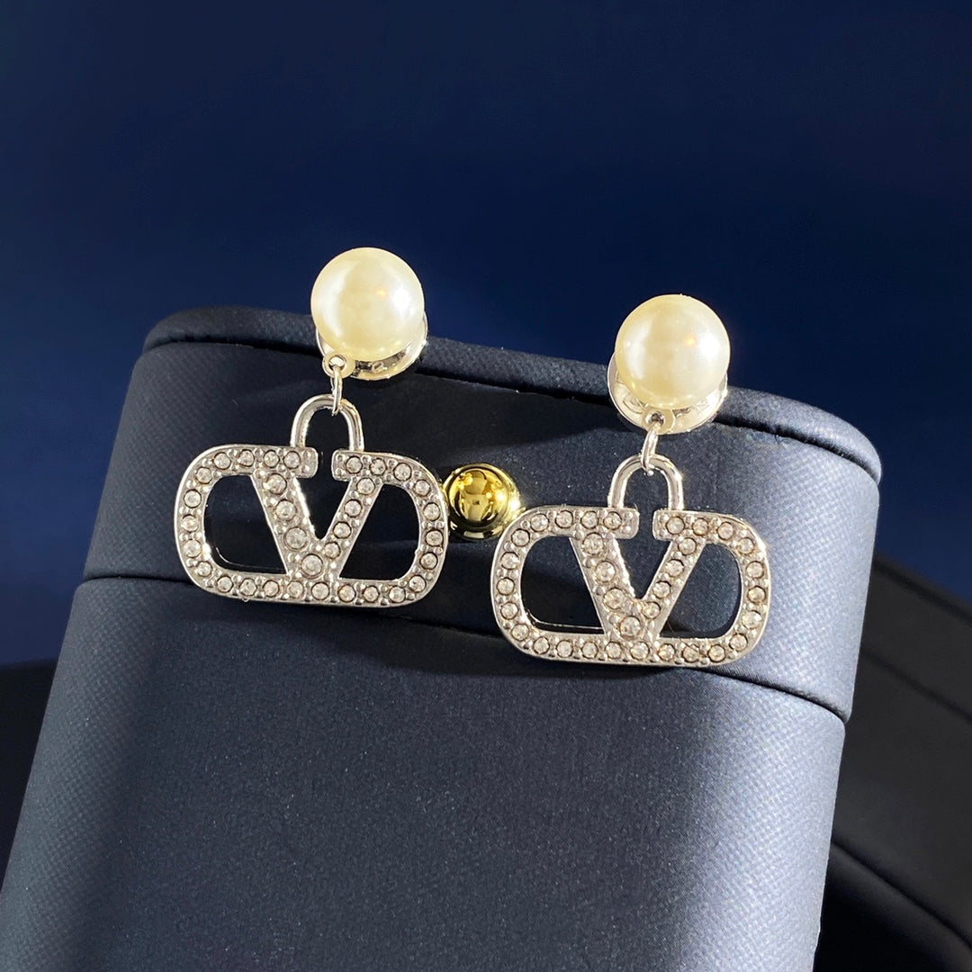 V Emblem Jewelry Accessory – White – Design 02 side detail
