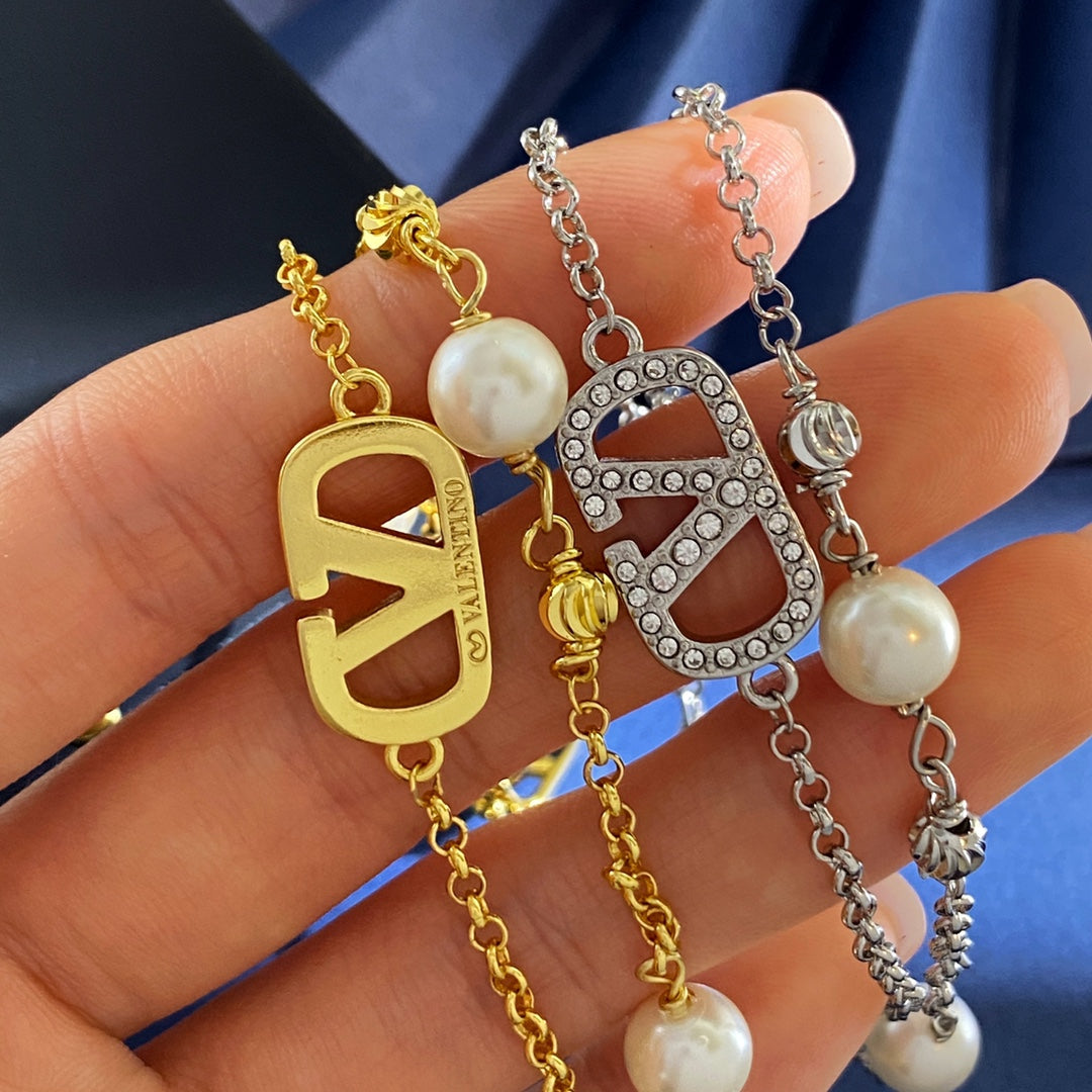 V Emblem Jewelry Accessory – White detail view