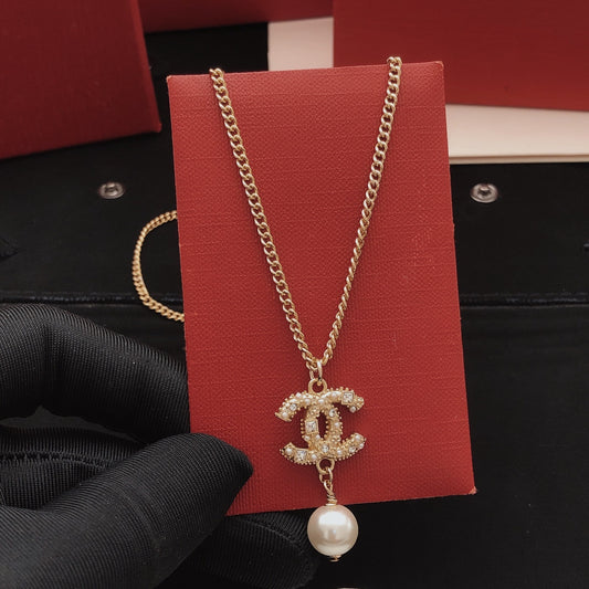 Pearl Pearl-Detail Pendant Necklace – Pearl Detail – Design 042 main product view