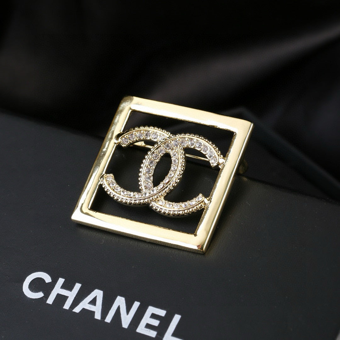 Double-C Emblem Brooch in Polished Metal-Tone – Design 057 detail view