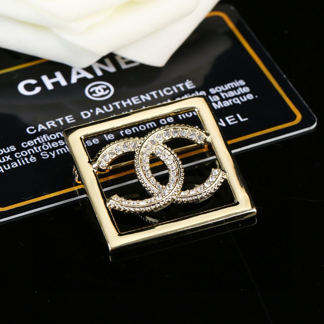 Double-C Emblem Brooch in Polished Metal-Tone – Design 057 main product view