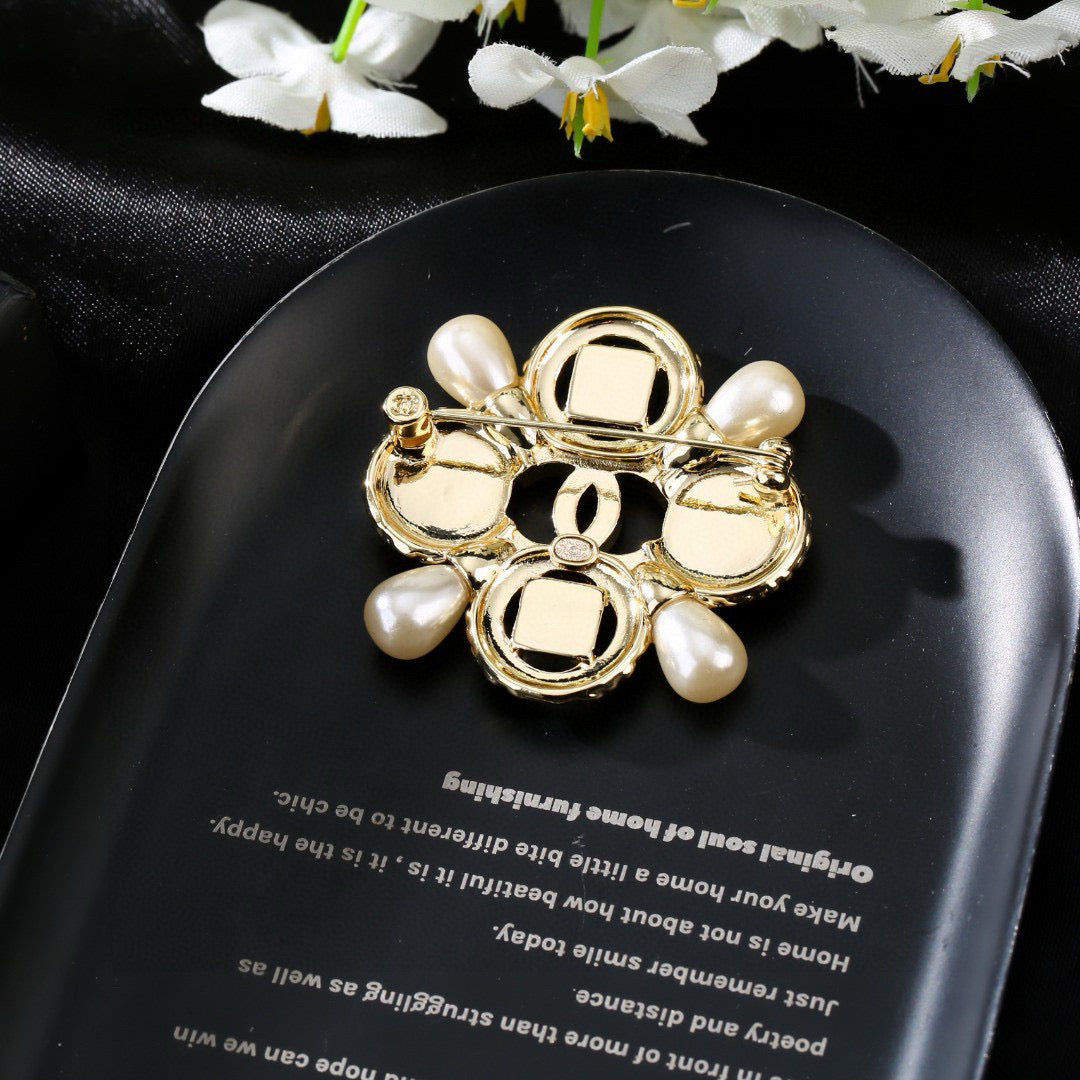 Signature Emblem Brooch in Polished Metal-Tone – Design 045 close-up detail