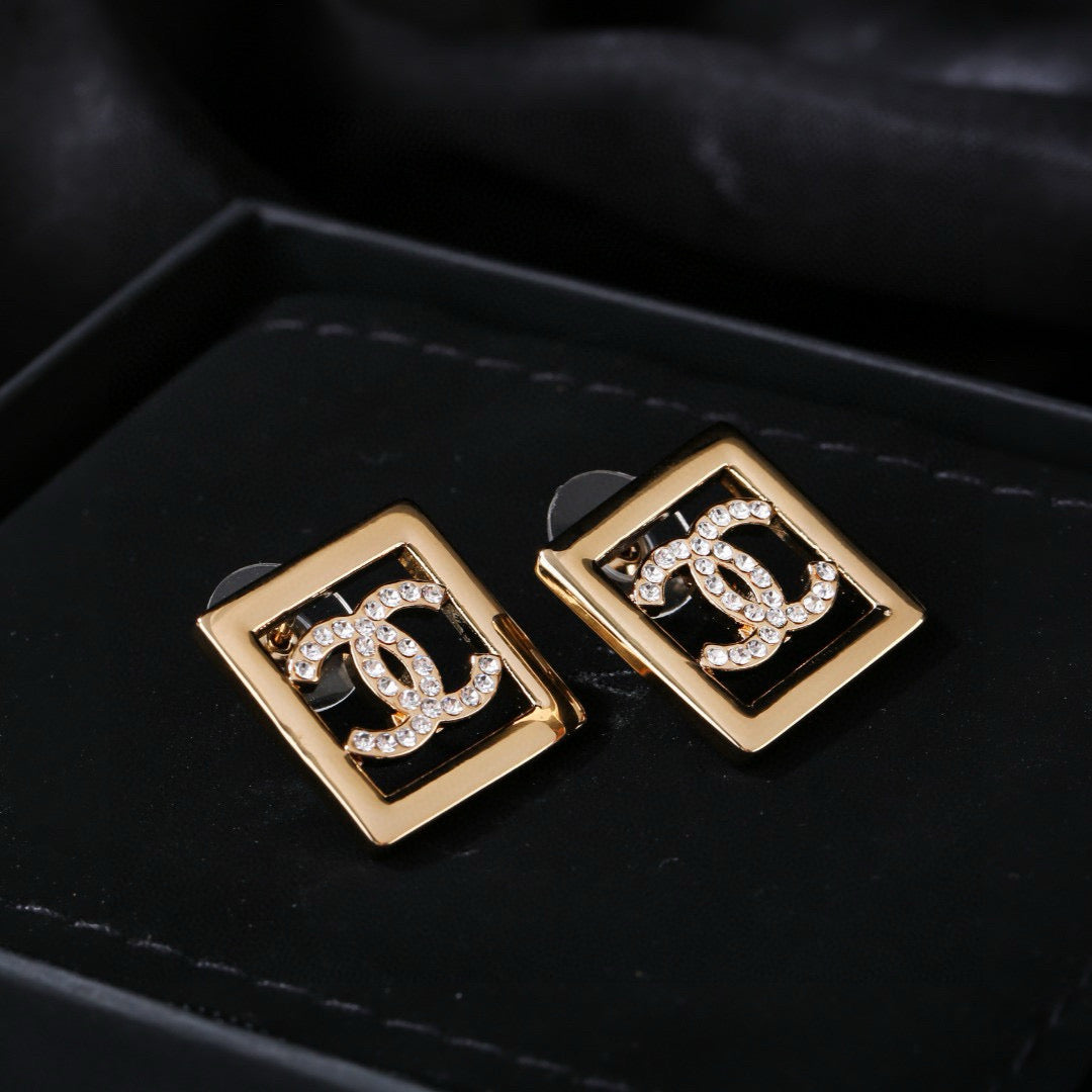 Double-C Emblem Stud Earrings in Gold-Tone – Design 018 side detail