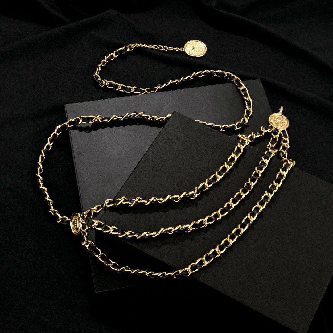 Letter Jewelry Accessory in Polished Metal-Tone – Pearl Detail detail view