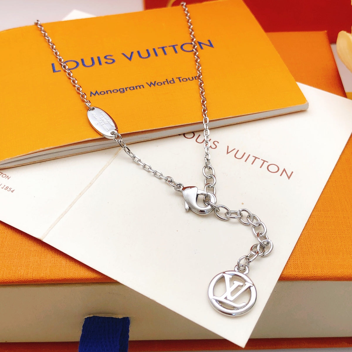 Floral Pendant Necklace in Silver-Tone – Silver Detail side detail