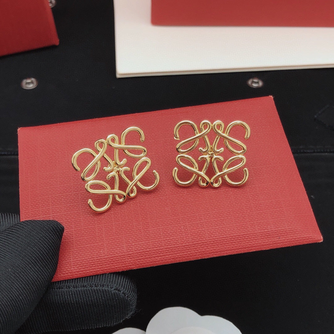 Sculptural Stud Earrings in Polished Metal-Tone – Design 02 close-up detail