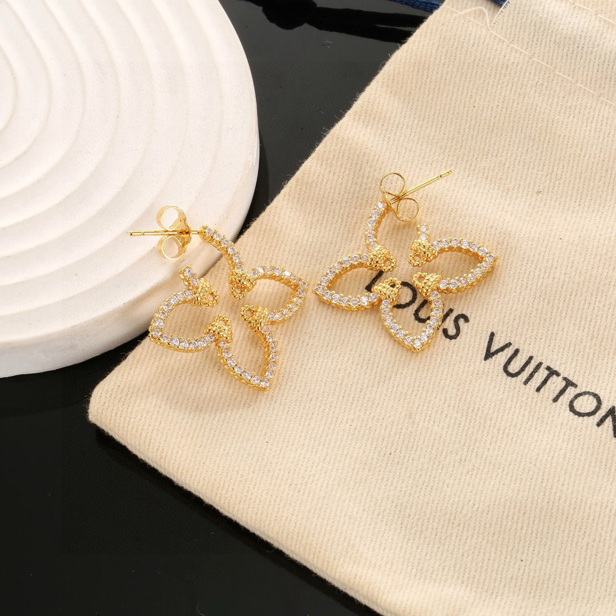 Clover Stud Earrings in Gold-Tone – Clover Detail – Design 002 close-up detail