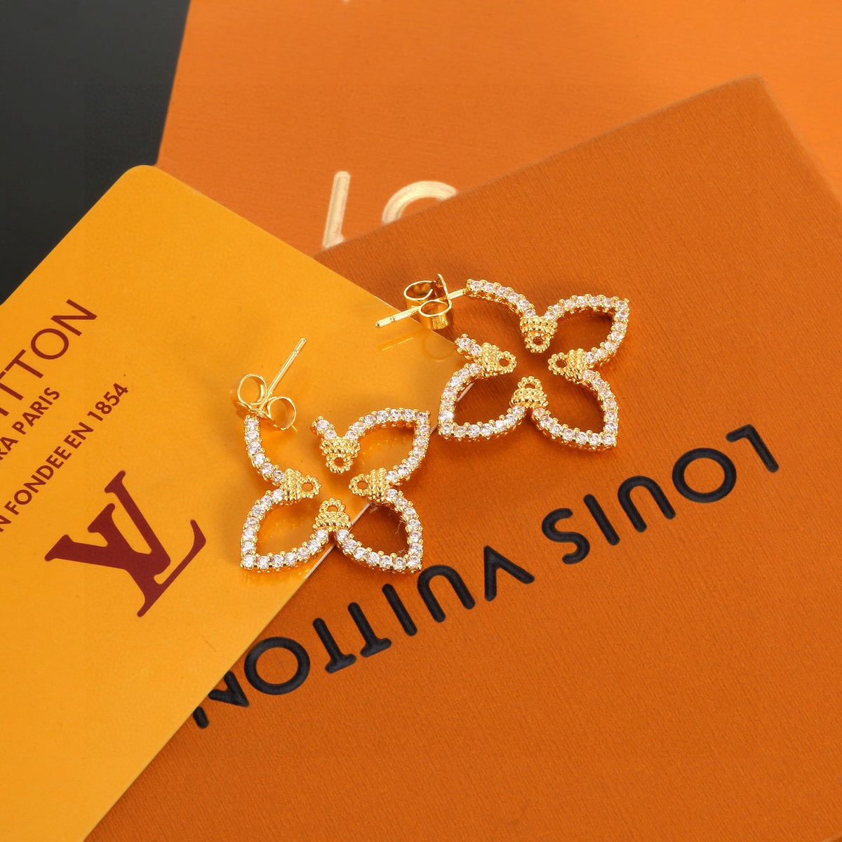 Clover Stud Earrings in Gold-Tone – Clover Detail – Design 002 main product view