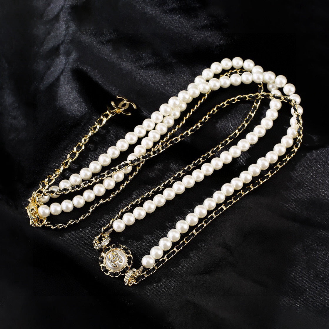 Pearl Jewelry Accessory in Gold-Tone – Pearl Detail detail view