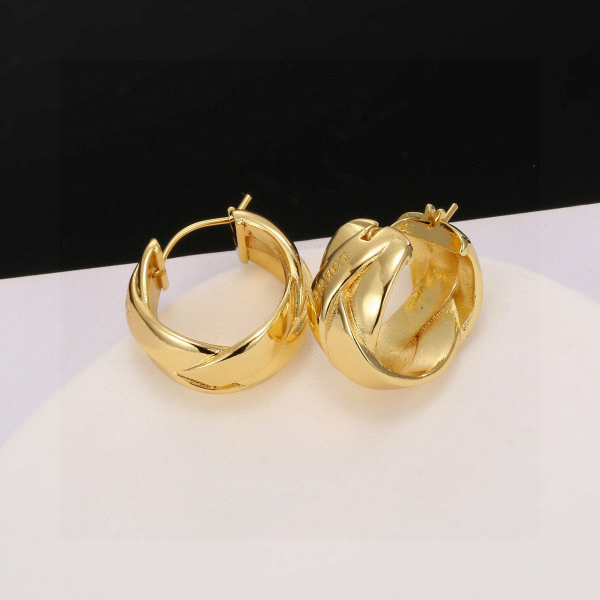 Graphic Emblem Jewelry Accessory in Gold-Tone – Design 01 detail view