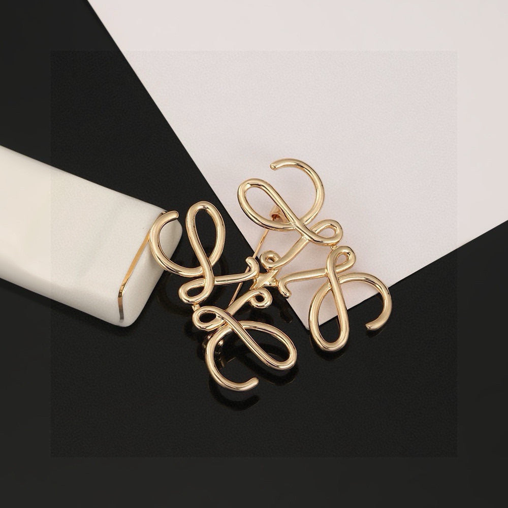 Elephant Motif Brooch Pin in Polished Metal-Tone – Design 01 styled view
