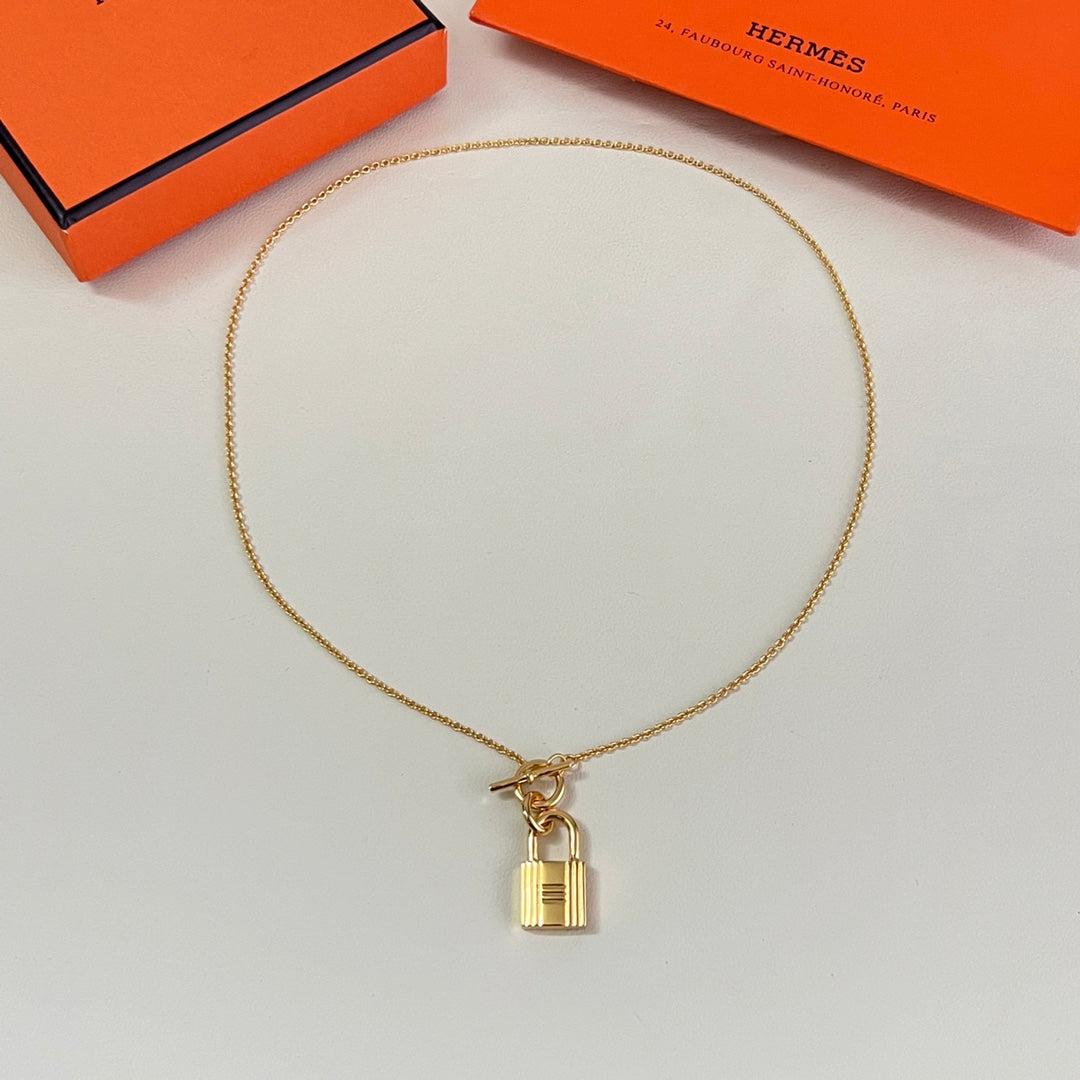 Horse Pendant Necklace in Polished Metal-Tone – Design 004 close-up detail