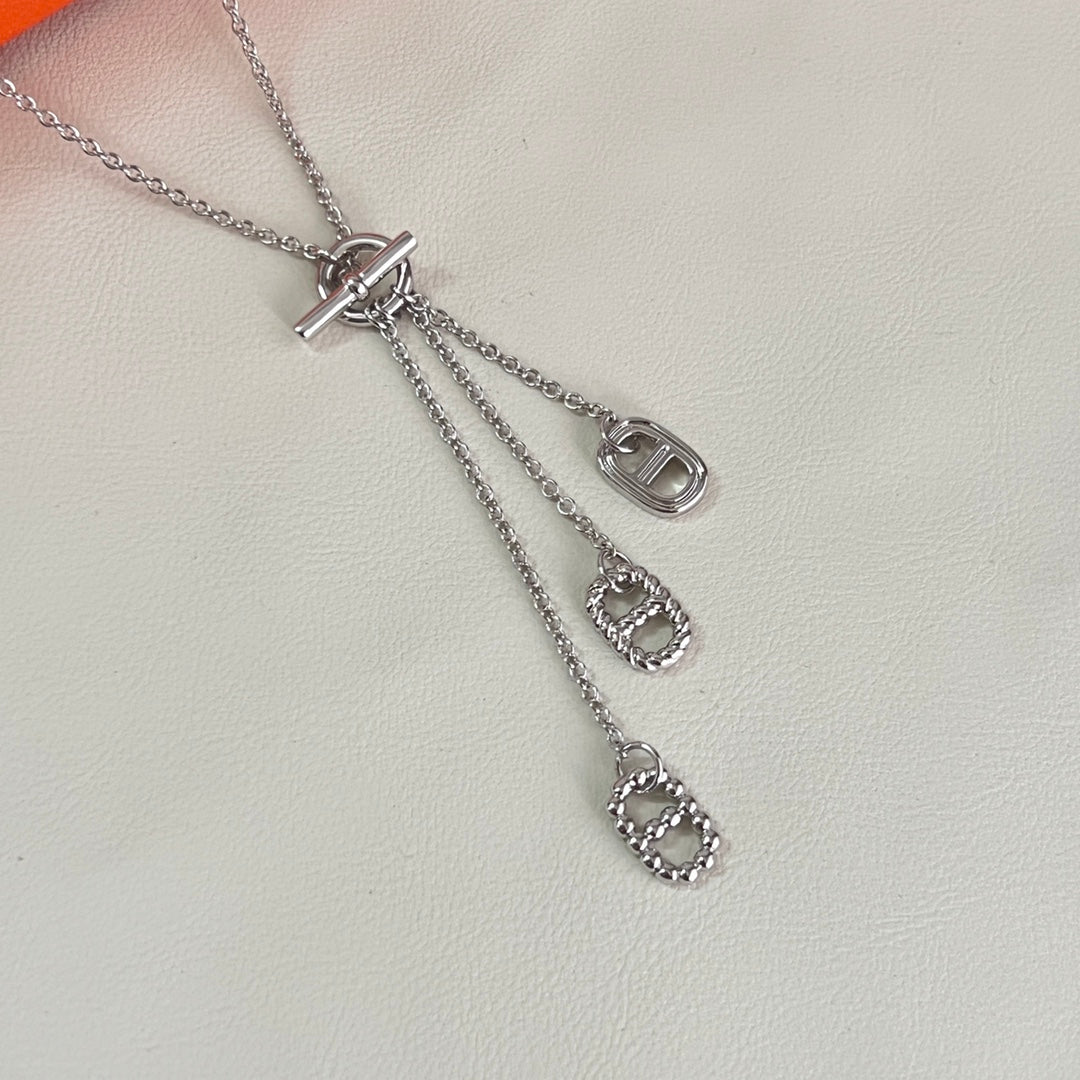 Toggle Pendant Necklace in Polished Metal-Tone – Toggle Detail – Design 014 side detail