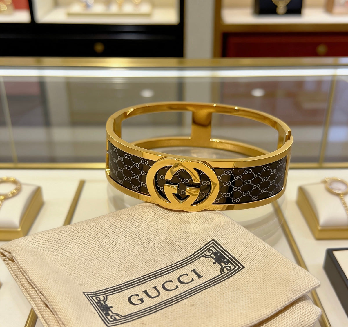 Double-G Emblem Bangle in Polished Metal-Tone – Design 001 side detail