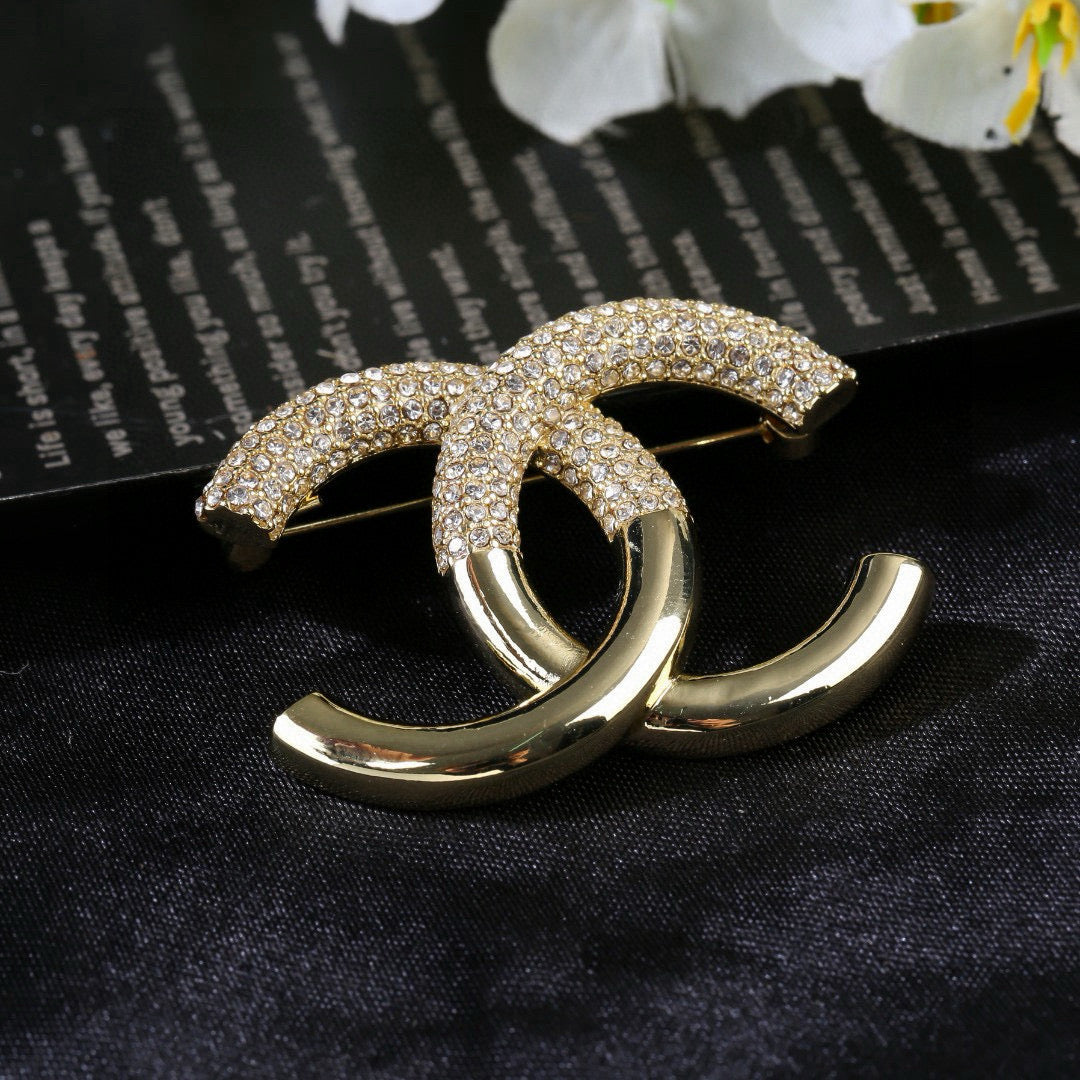 Double-C Emblem Brooch in Polished Metal-Tone – Design 014 close-up detail