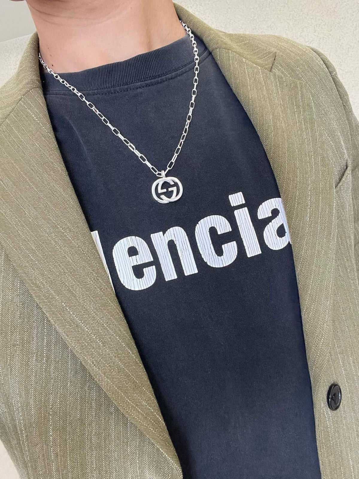 Double-G Emblem Pendant Necklace in Polished Metal-Tone – Design 037 detail view