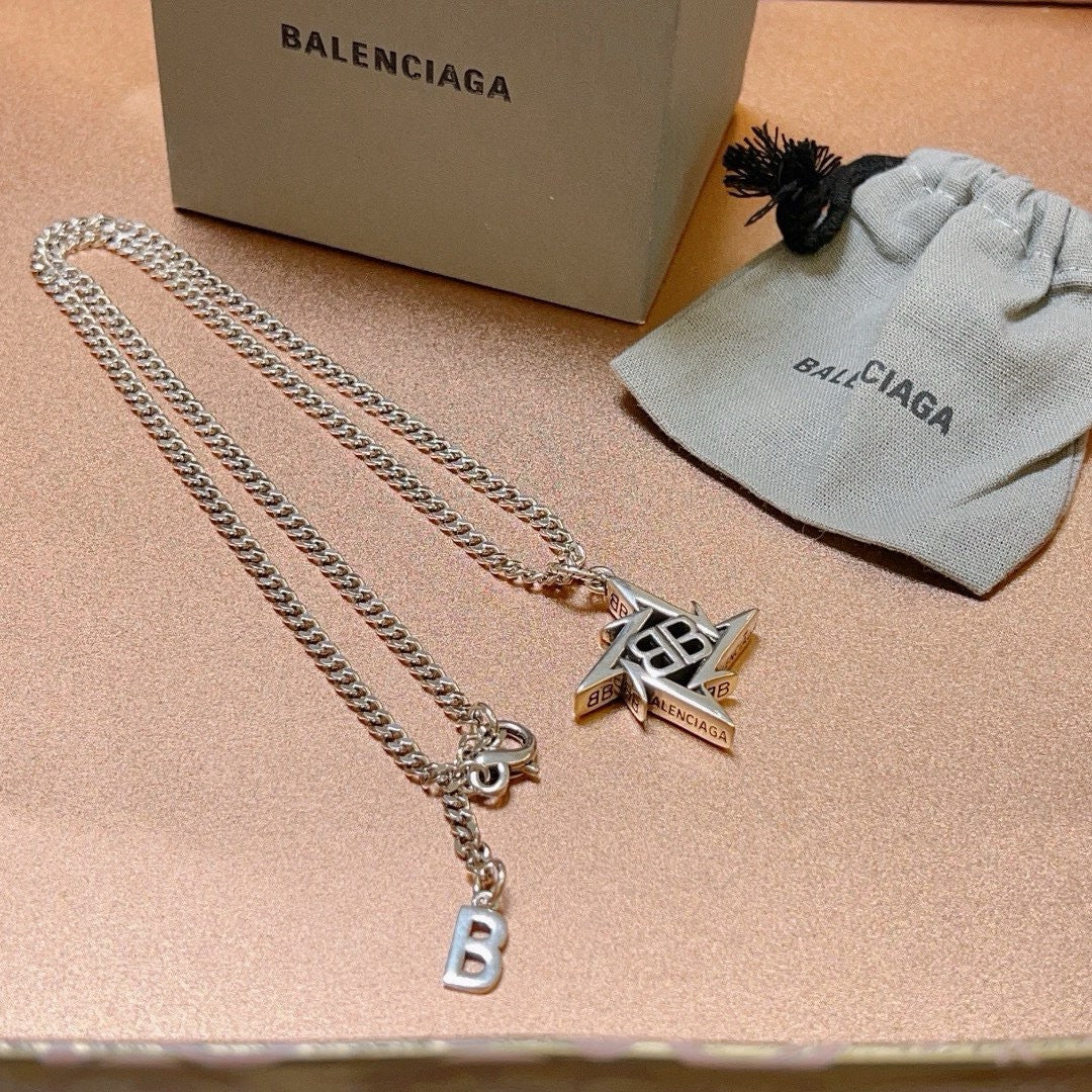 Geometric Emblem Pendant Necklace in Polished Metal-Tone – Vintage Detail – Design 033 side detail