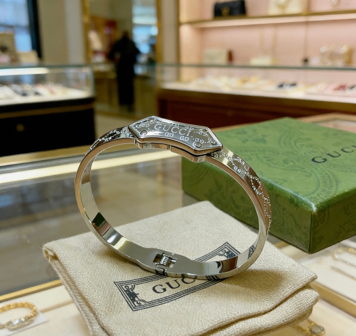Double-G Emblem Bangle in Polished Metal-Tone – Design 016 front product view