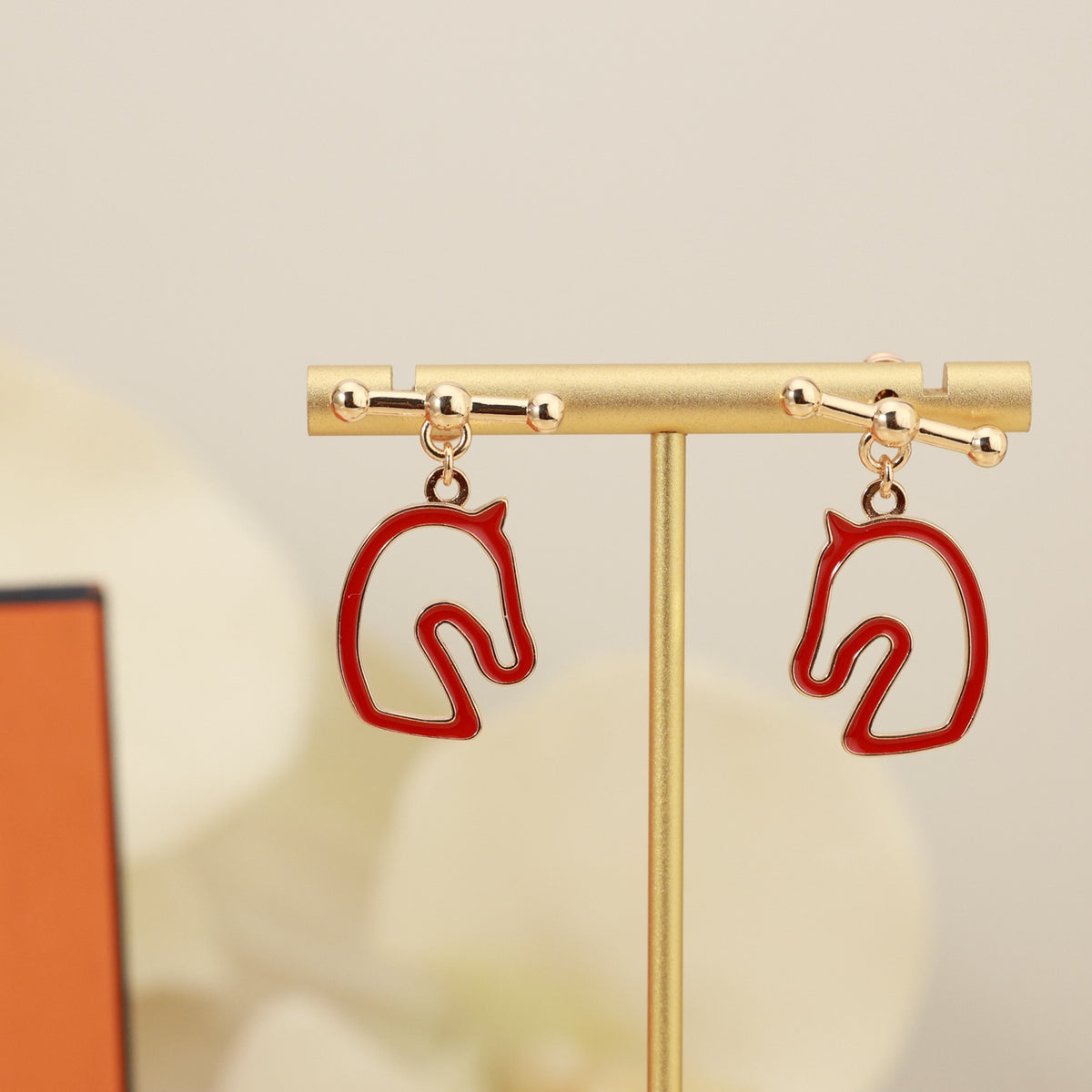 Horse Head Stud Earrings in Rose-Gold-Tone – Rose Gold Detail – Design 002 close-up detail