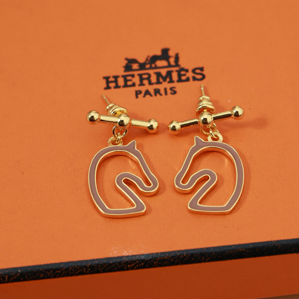 Horse Head Stud Earrings in Rose-Gold-Tone – Rose Gold Detail – Design 003 detail view