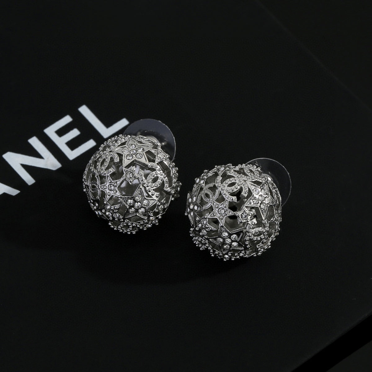 Star Stud Earrings in Gold-Tone – Star Detail – Design 004 detail view