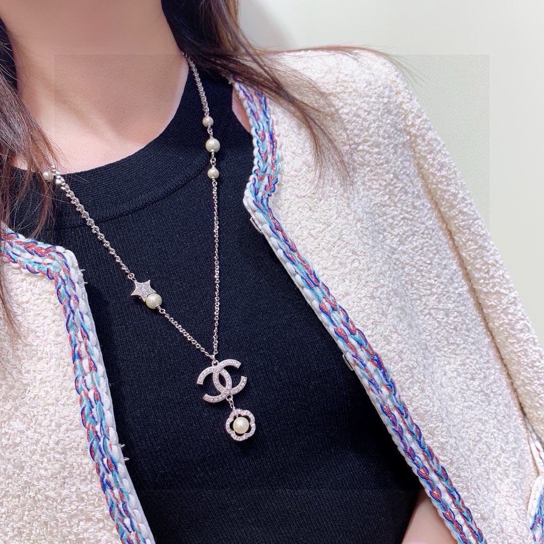 Camellia Pearl-Detail Pendant Necklace – Pearl Detail – Design 002 close-up detail