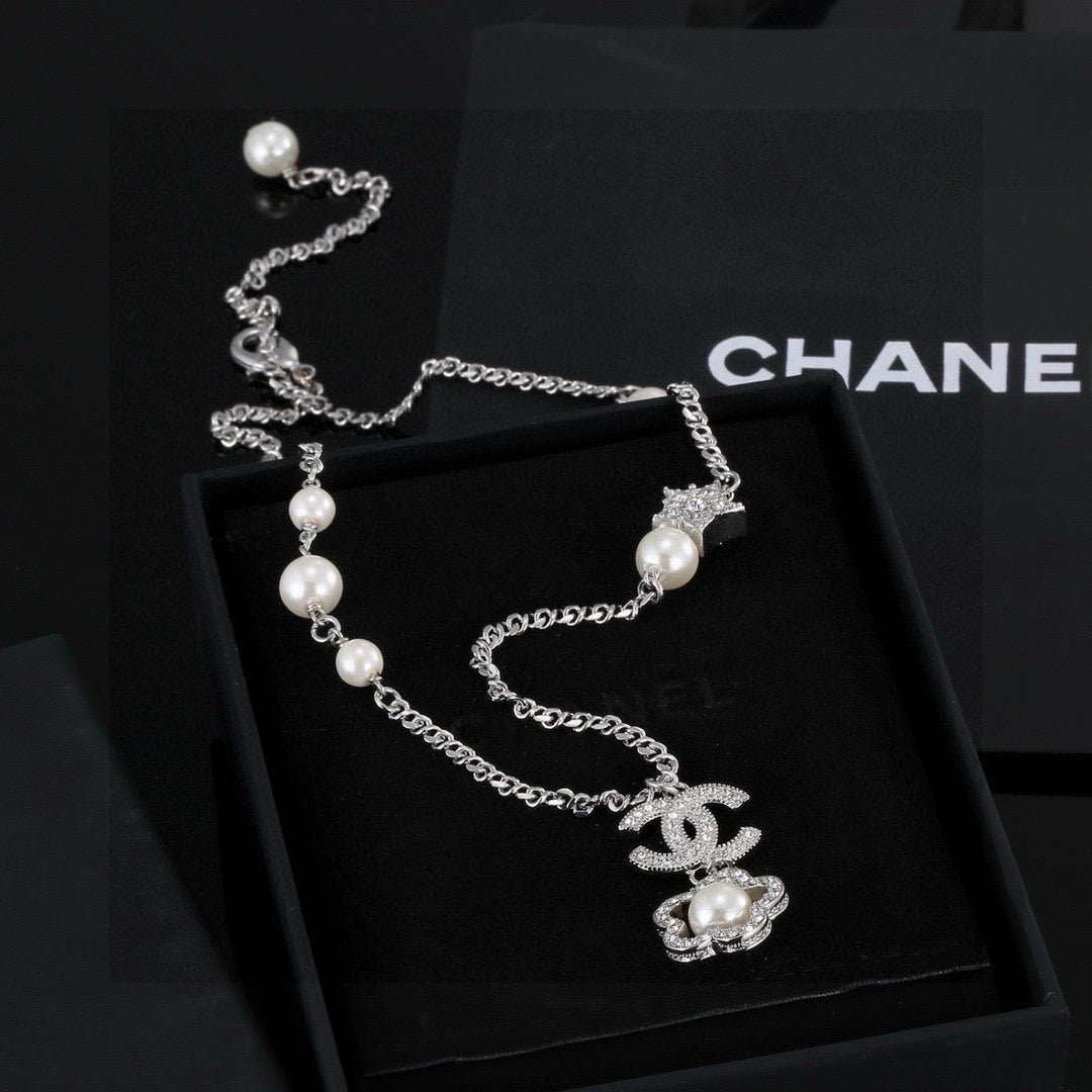 Camellia Pearl-Detail Pendant Necklace – Pearl Detail – Design 002 detail view