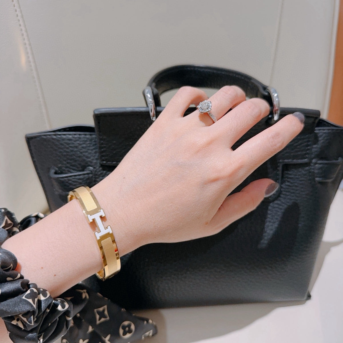 Horse Bangle in Gold-Tone – Design 017 detail view