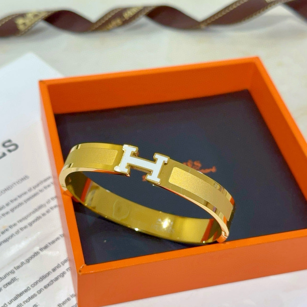 Horse Bangle in Gold-Tone – Design 017 side detail