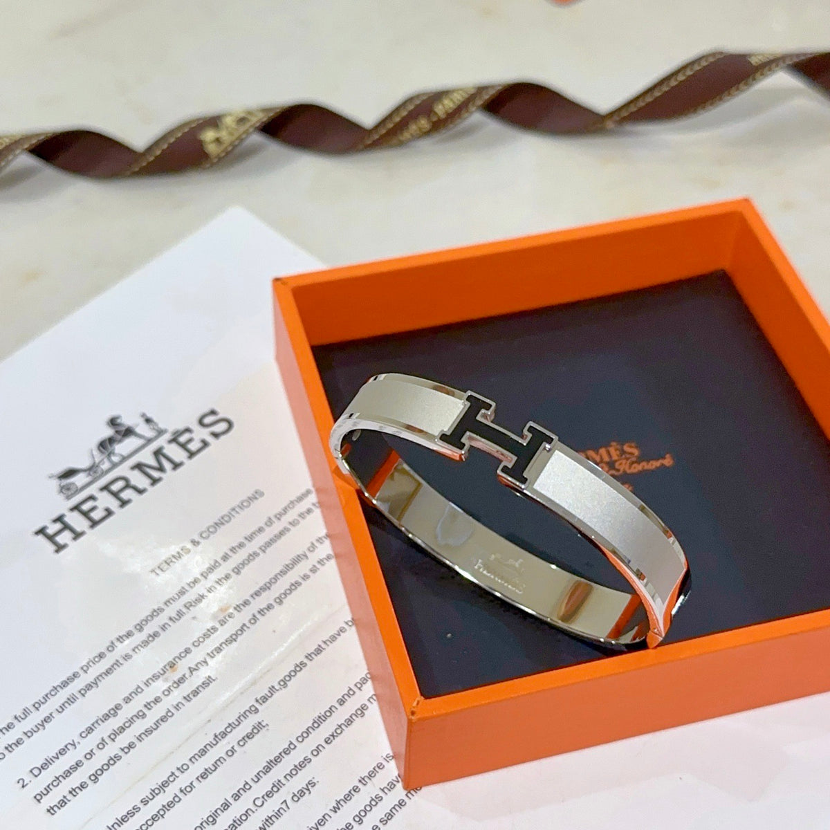 Horse Bangle in Gold-Tone – Design 015 side detail